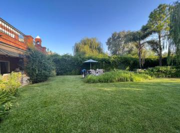 Casa · 320m² · 5 Ambientes · 4 Cocheras · Casa en Venta en Barrio Club de Campo Pueyrredón, Pilar