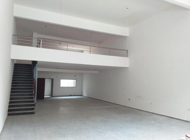 Local comercial · 230m²