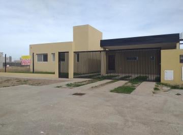 Casa · 180m² · 3 Dormitorios · 2 Cocheras · Barrio Don Mateo, Etapa 1, Casa 3 Dormit, Pileta, Radiadores.
