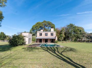 Casa · 160m² · 4 Ambientes · 2 Cocheras · Excelente Casa en Arroyo Leyes