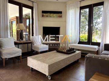 Casa de 6 ambientes, Yerba Buena · Casa en Venta Country Los Azahares