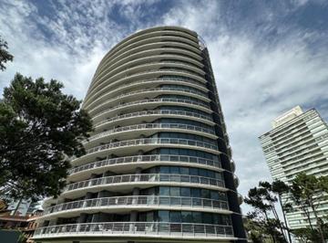 Departamento · 107m² · 4 Ambientes · Venta / Permuta - Departamento 3 Dorm. en Suite con Balcón - Punta del Este, Uruguay.