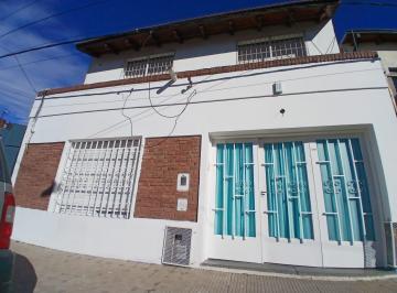 Casa · 150m² · 5 Ambientes · 1 Cochera · Alquiler - Amplia Casa de 2 Plantas con Pileta, Garage y Patio