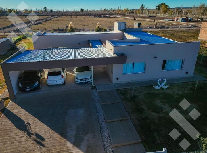 Casa · 270m² · 5 Ambientes · 5 Cocheras