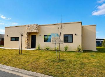 Casa · 103m² · 4 Ambientes · 1 Cochera · Alquiler Anual en San Ramon Pilar del Este