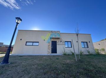 Casa · 103m² · 4 Ambientes · 1 Cochera · Alquiler Anual en San Ramon Pilar del Este
