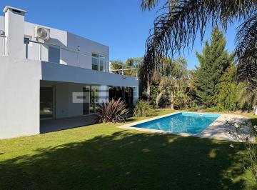 Casa · 325m² · 8 Ambientes · 2 Cocheras · Casa en Ayres de Pilar Moderna