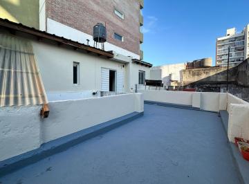 Casa · 80m² · 5 Ambientes · Casa de Pasillo de 2 Dorm. Más Departamento de 1 Dormitorio