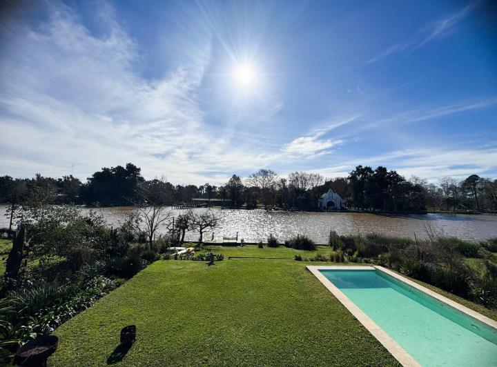 Casa · 350m² · 6 Ambientes · 3 Cocheras
