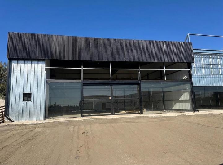 Local comercial · 300m² · 3 Ambientes · 10 Cocheras