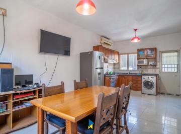 Casa · 61m² · 3 Ambientes · Venta de Casa con Galpón a 10 m de Juan B Justo