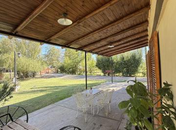 Casa · 2184m² · 5 Ambientes · 1 Cochera · Casa Quinta con Pileta en General Alvear - Mza