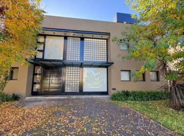 Casa · 200m² · 4 Ambientes · 2 Cocheras · Venta Casa en Barrio Privado Los Sauces, Pilar – Apto Crédito