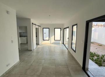 Casa de 3 ambientes, Salta · Duplex de 3 Dorm. en Grand Bourg