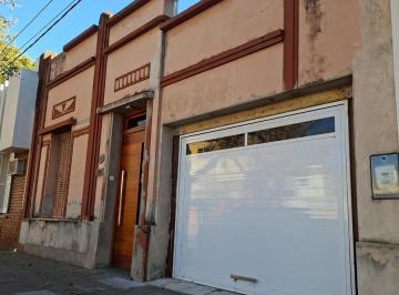 Casa · 134m² · 2 Dormitorios · 1 Cochera · Casa Céntrica en Venta