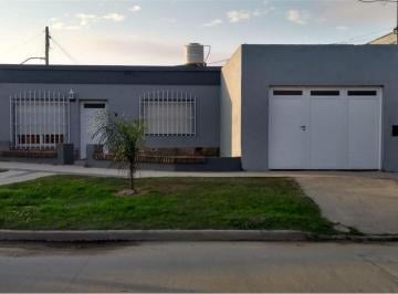Casa · 104m² · 3 Ambientes · 1 Cochera · Se Alquila - J J Paso 4048 Bº Chalet