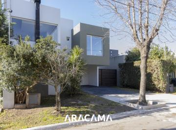 Casa · 130m² · 4 Ambientes · 1 Cochera · Casa de 4 Ambientes en Barrio Privado Parque Jorge Newbery - Esteban Echeverria