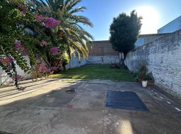 Casa de 1 ambiente, Lanús · A La Venta - Propiedad en Gran Lote de Terreno - a Refaccionar
