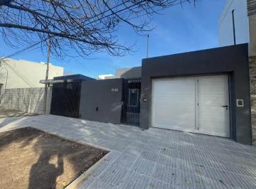 Casa · 143m² · 3 Ambientes · 2 Cocheras · Casa/dos Dorm./barrio Pizzurno/moderna/todos Los Servicios/estrenar/calidad/garaje/patio