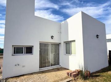 Casa · 82m² · 4 Ambientes · 2 Cocheras · Casa - Villa Parque Sicardi