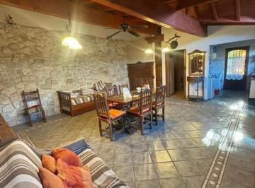 Casa · 185m² · 2 Ambientes · 1 Cochera · Casa en Venta en Las Sierras de Córdoba – La Cruz