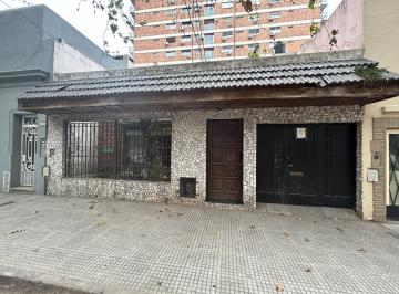 Casa · 170m² · 6 Ambientes · 1 Cochera · Casa Lote Propio en Caballito Norte con Cochera, Patio Techado y Terraza