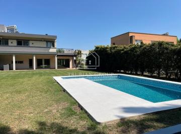 Casa · 140m² · 4 Ambientes · 1 Cochera · Casa en Alquiler en San Marco, Villanueva, Tigre