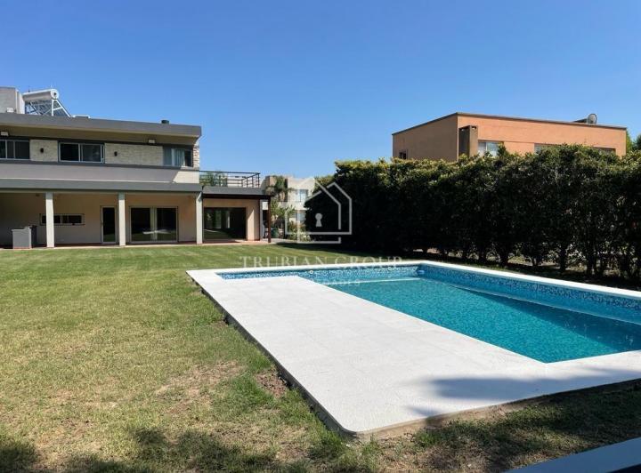 Casa · 140m² · 4 Ambientes · 1 Cochera