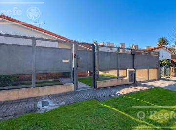 Casa · 185m² · 5 Ambientes · 3 Cocheras · Casa en Venta - Berazategui - Sobre Av Nestor Kirchner Ideal 2 Familias