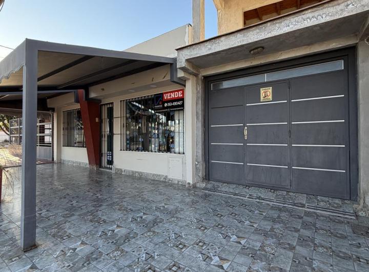 Casa · 192m² · 2 Dormitorios · 2 Cocheras