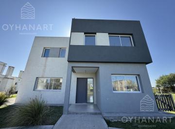 Casa · 170m² · 5 Ambientes · 4 Cocheras · Casa a Estrenar en El Canton Golf con Pileta