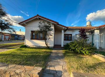 Casa · 115m² · 4 Ambientes · 1 Cochera · Casa en Venta 4 Ambientes Villa Centenario