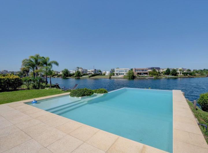 Casa · 311m² · 5 Ambientes · 1 Cochera
