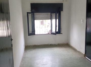PH de 3 ambientes, Tres de Febrero · PH 3 Ambientes en Caseros - $400.000 - Sin Expensas. Sin Patio. Recibo + Garantía