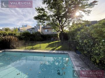 Casa · 230m² · 7 Ambientes · 3 Cocheras · Casa en Venta en El Barrio Cerrado Tres Horquetas de 3 Dorm.