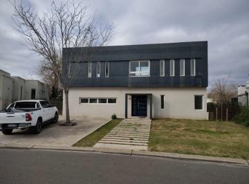 Casa de 4 ambientes, Escobar · Hermosa Casa en Venta Barrio Cerrado San Matias, Maschwitz.