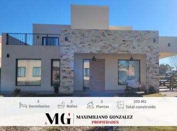 Casa · 240m² · 4 Ambientes · 6 Cocheras · Casa Alquiler - Santo Domingo, Canning