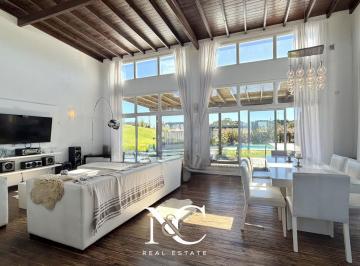 Casa · 160m² · 5 Ambientes · Casa en Venta en Costa Esmeralda - Gas Natural