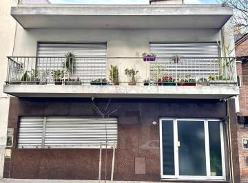 Casa · 230m² · 6 Ambientes · 2 Cocheras · Casa en Balvanera