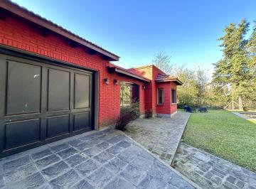 Casa · 187m² · 6 Ambientes · 2 Cocheras · Casa en Venta de 3 Dormitorio con Pileta en Rosario - San Eduardo, Fisherton