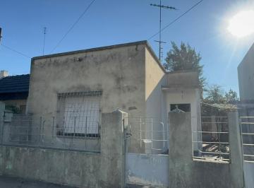 Casa · 80m² · 3 Ambientes · Casa a Refaccionar Sobre Lote de 203 m² en Morón