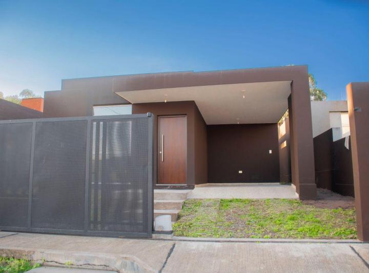 Casa · 90m² · 3 Ambientes · 1 Cochera