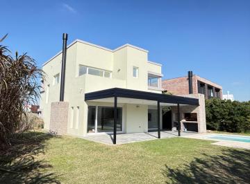 Casa · 215m² · 5 Ambientes · 4 Cocheras · *oportunidad* Casa en Venta en Araucarias, Puertos del Lago