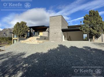 Casa · 3370m² · 7 Ambientes · 2 Cocheras · Casa de 7 Ambientes con Vista Al Lago en Arelauquen Golf
