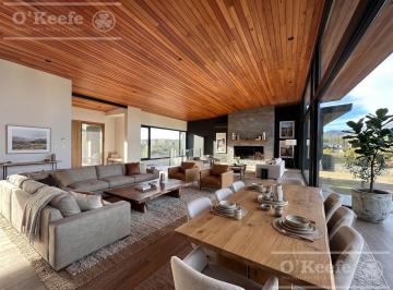 Casa · 3370m² · 7 Ambientes · 2 Cocheras · Casa de 7 Ambientes con Vista Al Lago en Arelauquen Golf
