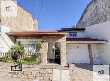 Casa · 262m² · 3 Ambientes · 1 Cochera · Casa a La Venta en Chauvin - Apto Desarrollo Comercial C3