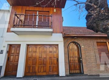 Casa · 100m² · 6 Ambientes · 1 Cochera · Casa en La Plata