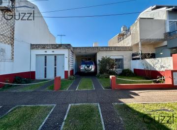 Casa · 100m² · 3 Ambientes · 2 Cocheras · Casa en Villa Adelina