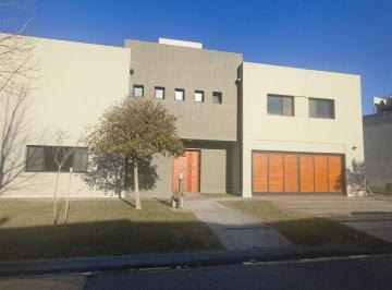 MED-MED-313_2 · Vendo Casa Barrio Privado