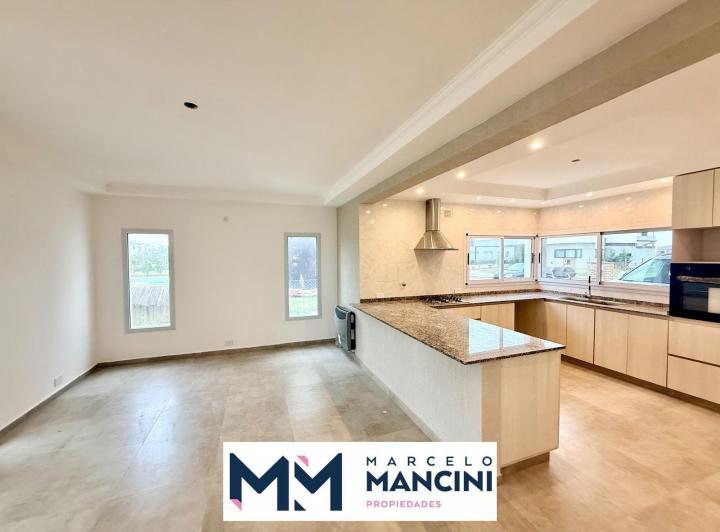 Casa · 178m² · 5 Ambientes · 4 Cocheras